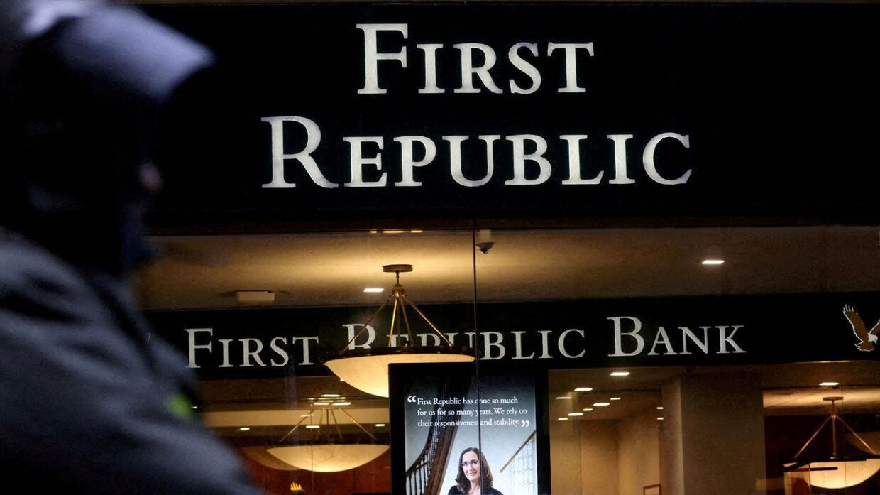 Amerikanske First Republic Bank er i store vanskeligheder. Aktien er i frit fald på Wall Street. 