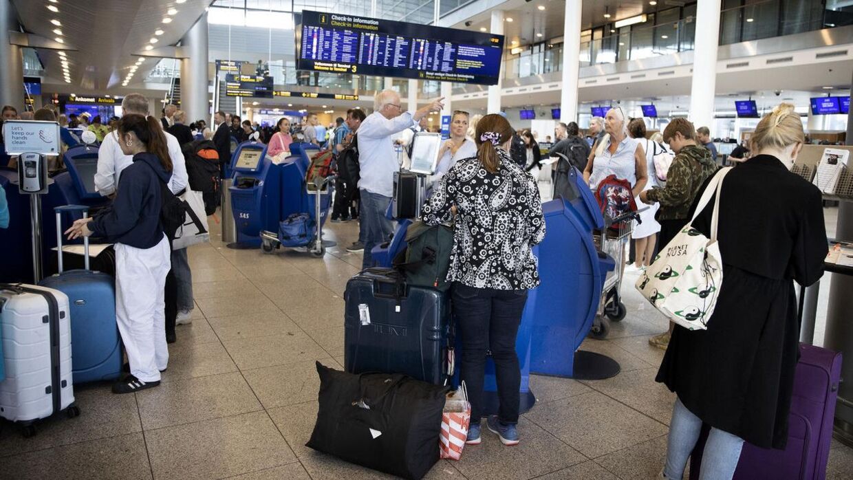 Flere afgange er enten forsinket eller aflyst i&nbsp; Københavns Lufthavn. Problemerne skyldes manglen på flyveledere. ARKIVFOTO