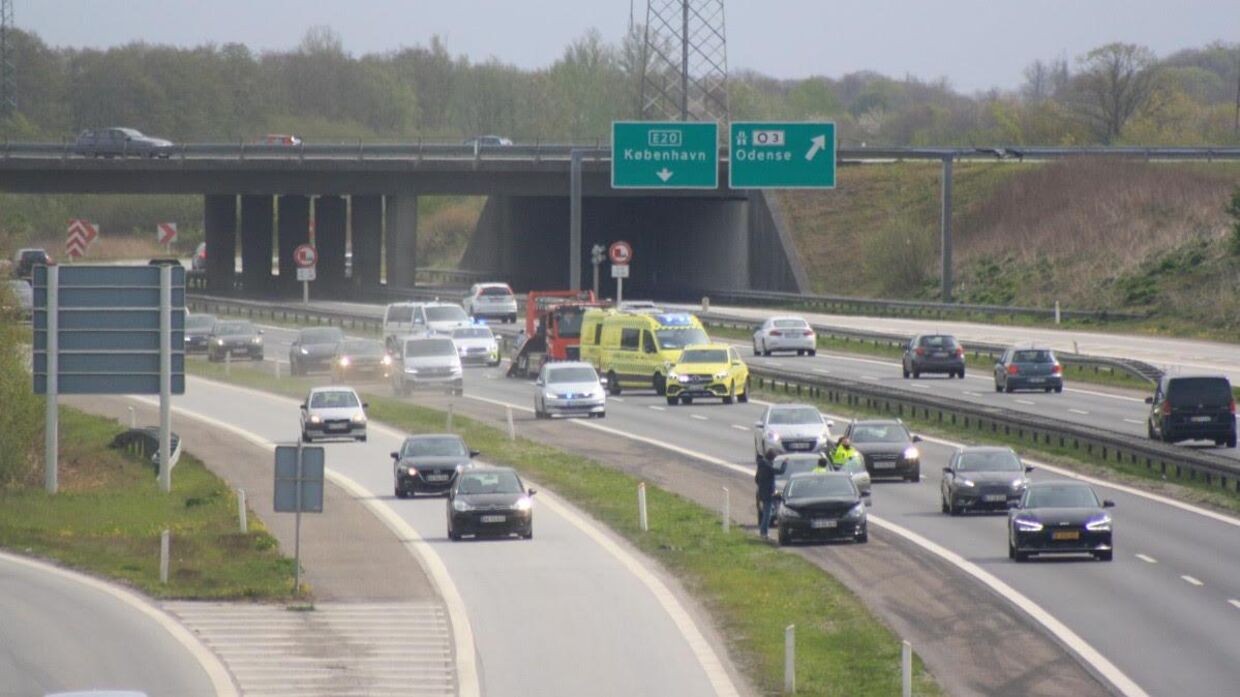 Et uheld på Fynske Motorvej omkring Odense giver problemer fredag formiddag.