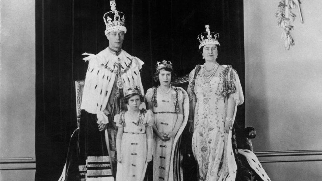 Det forventes ikke, at kong Charles i samme mundering, som kong Edward gjorde ved sin kronen i 1937.