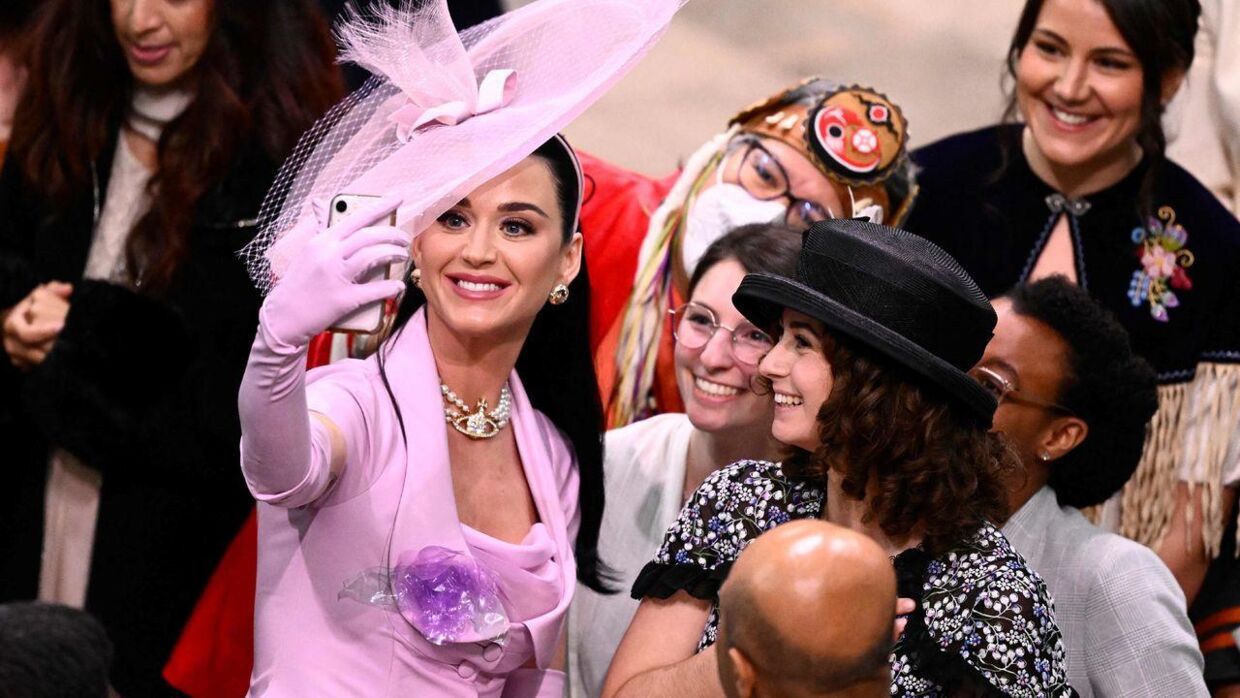 Katy Perry til kong Charles kroning lørdag den 6. maj i Westminster Abbey.