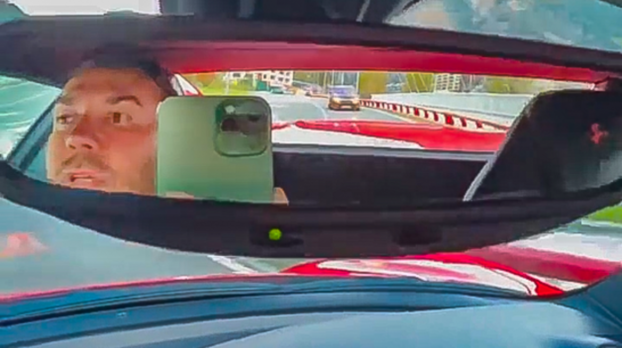 Ferrariman er tidligere blevet kritiseret for at filme, mens han kører sin sportsvogn.
