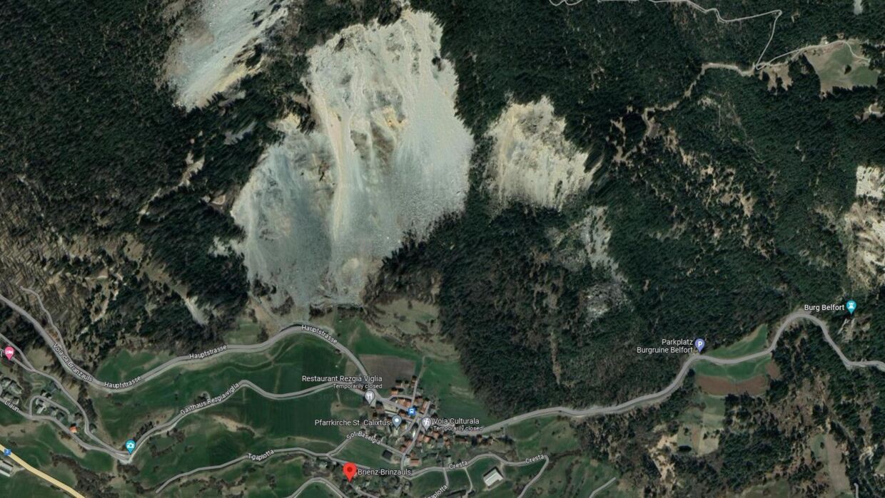 Bjerglandsbyen Brienz, der ligger i den schweiziske kanton Graubünden, skal evakueres, da den risikerer at blive begravet under to millioner kubikmeter sten.