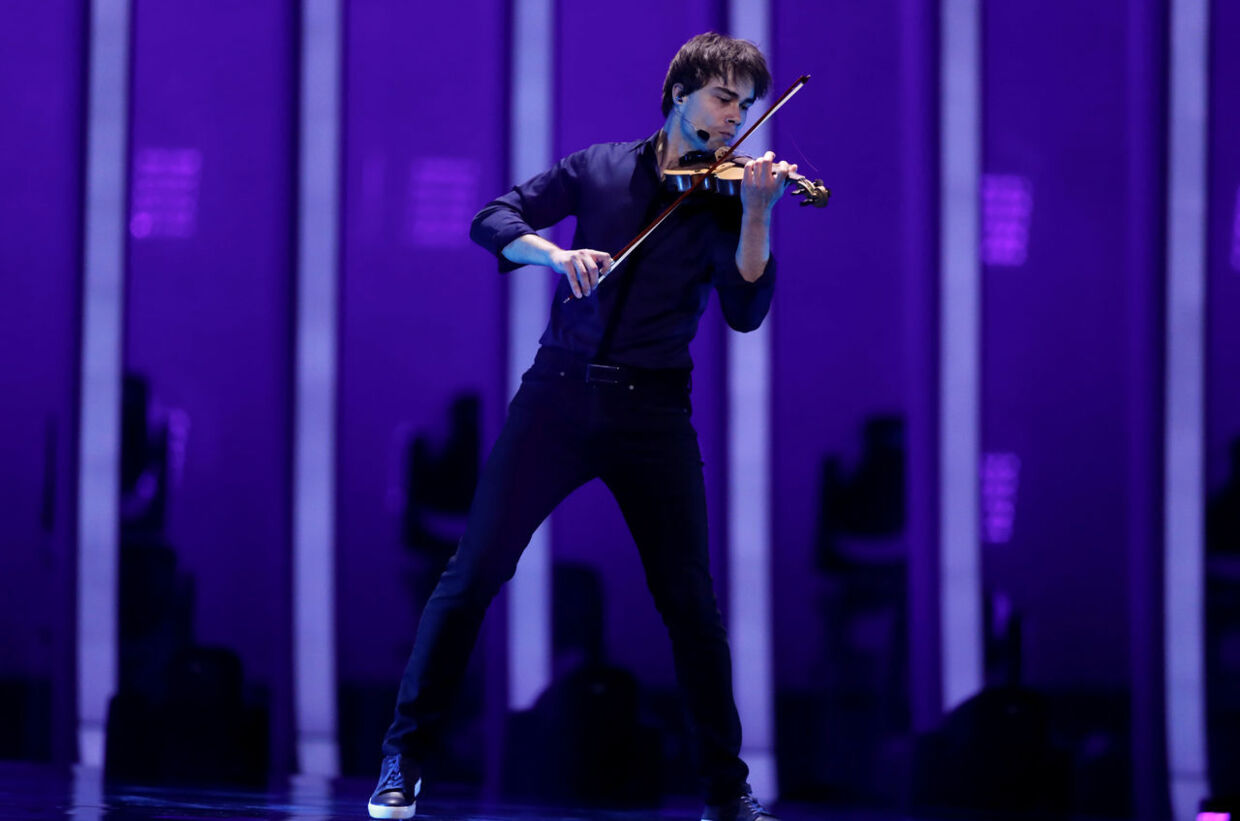Her ses Alexander Rybak under Eurovision i 2018, hvor han stillede op med sangen 'That's How You Write a Song'.