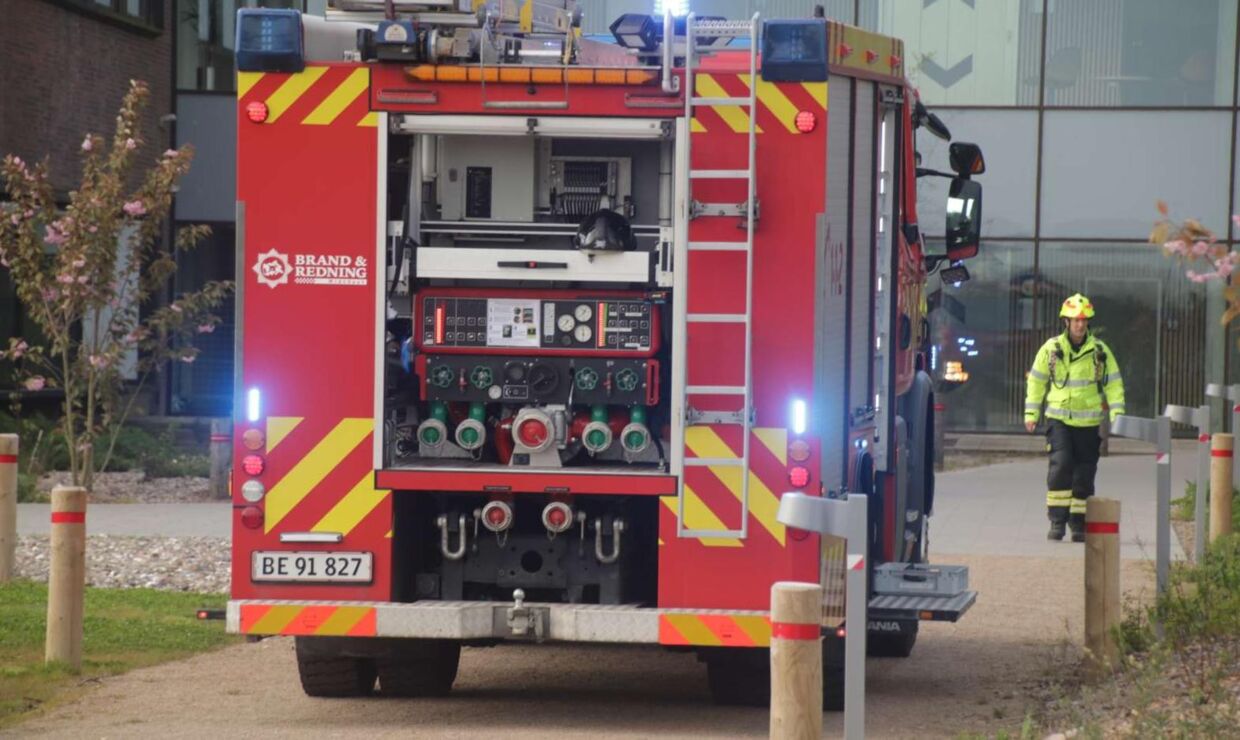 Brandvæsen og politi er til stede på sygehuset RGH Gødstrup, hvor der er meldinger om røgudvikling.