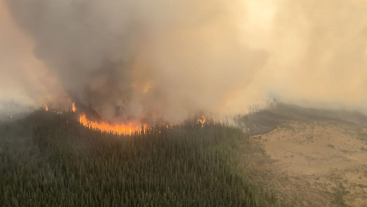 En skovbrand nær Fox Lake i den canadiske delstat Alberta.