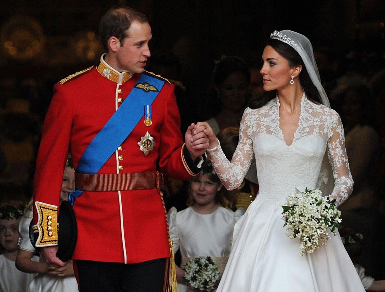 Kate var i lang kjole fra Alexander McQueen, da hun i 2011 sagde ja til prins William. Foto CARL DE SOUZA / AFP