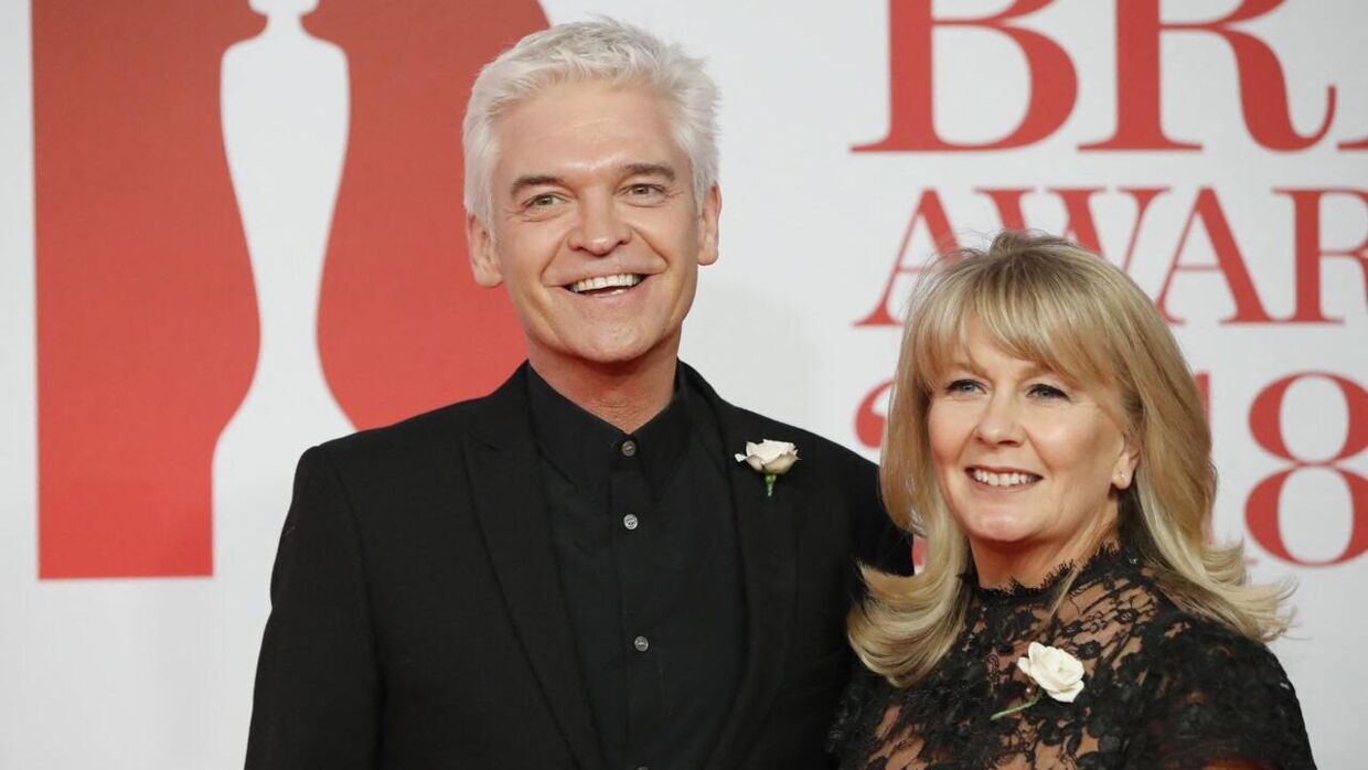 Phillip Schofield med sin kone Stephanie Lowe ved Brit Awards i 2018 i London.