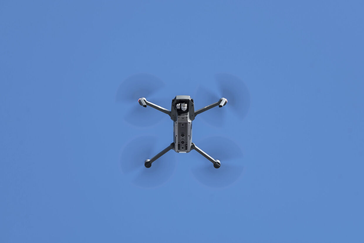 DJI producerer droner, som den på billedet, der kan filme fra luften. Selskabet er blevet anklaget for at hjælpe den kinesiske regering med at overvåge uighurfolket i det østlige Kina. (Arkivfoto). Silas Stein/Ritzau Scanpix