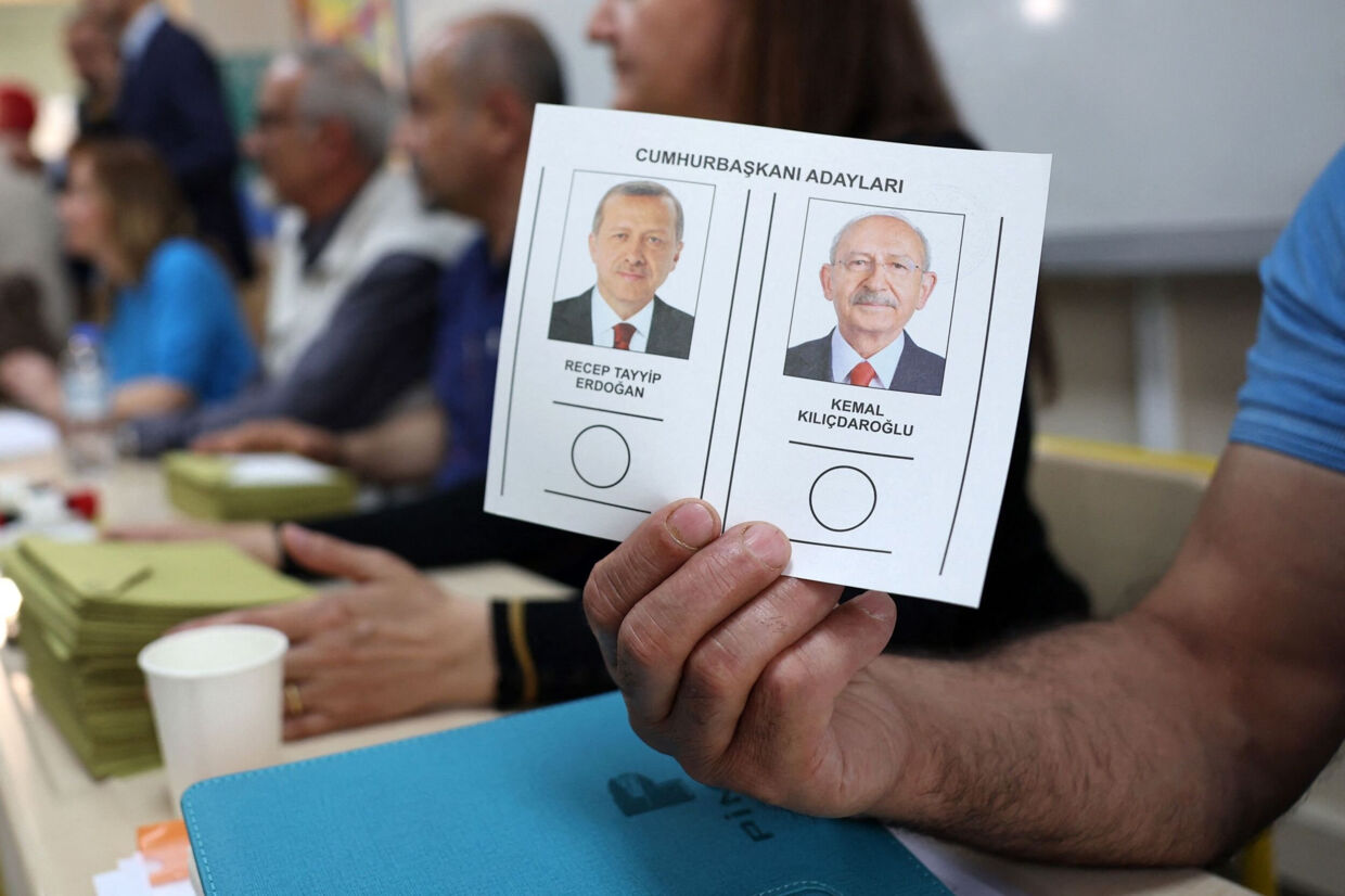 I anden runde af det tyrkiske præsidentvalg er der kun to kandidater på sedlen. Landets præsident siden 2014, Recep Tayyip Erdogan, og oppositionens spidskandidat, Kemal Kilicdaroglu. Adem Altan/Ritzau Scanpix