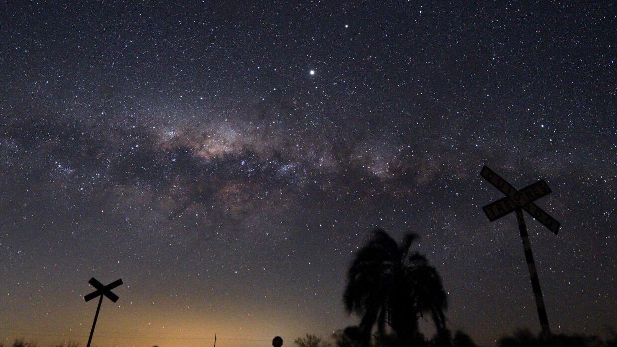 Hvis der ikke bliver gjort noget for at stoppe udviklingen, er eksperter bekymrede for, at man ikke vil kunne se stjerner længere. Her ses Mælkevejen over Uruguay. 