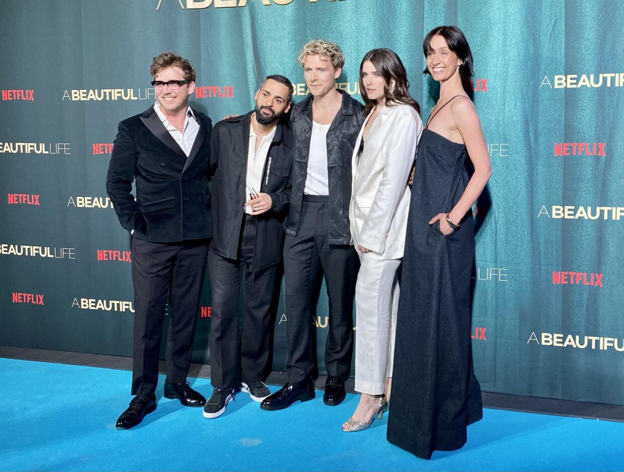 Christopher sammen med resten af film-holdet til premiere på filmen 'A Beautyfull Life', hvor den dansker sanger spiller hovedrollen.