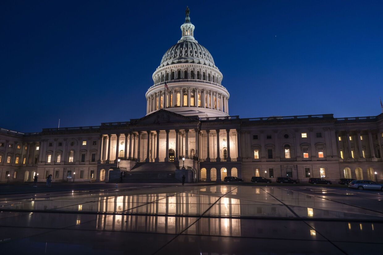 Debt Limit Mørket var faldet på i Washington D.C., da Senatet stemte en aftale om gældsloftet igennem.