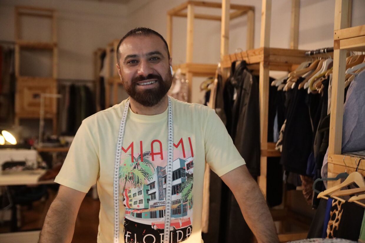 Mohammed Eissa driver Den Syriske Skrædder i City Vest, og han kommer ikke til at lukke sin forretning.