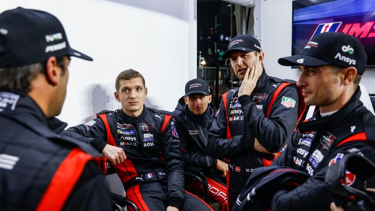 Michael Christensen (nr. 2 fra højre) med Porsche-kollegerne Felipe Nasr, Mathieu Jaminet, Matt Campbell og Dane Cameron (th.) Sidstnævnte deler danskeren bil med på Le Mans.