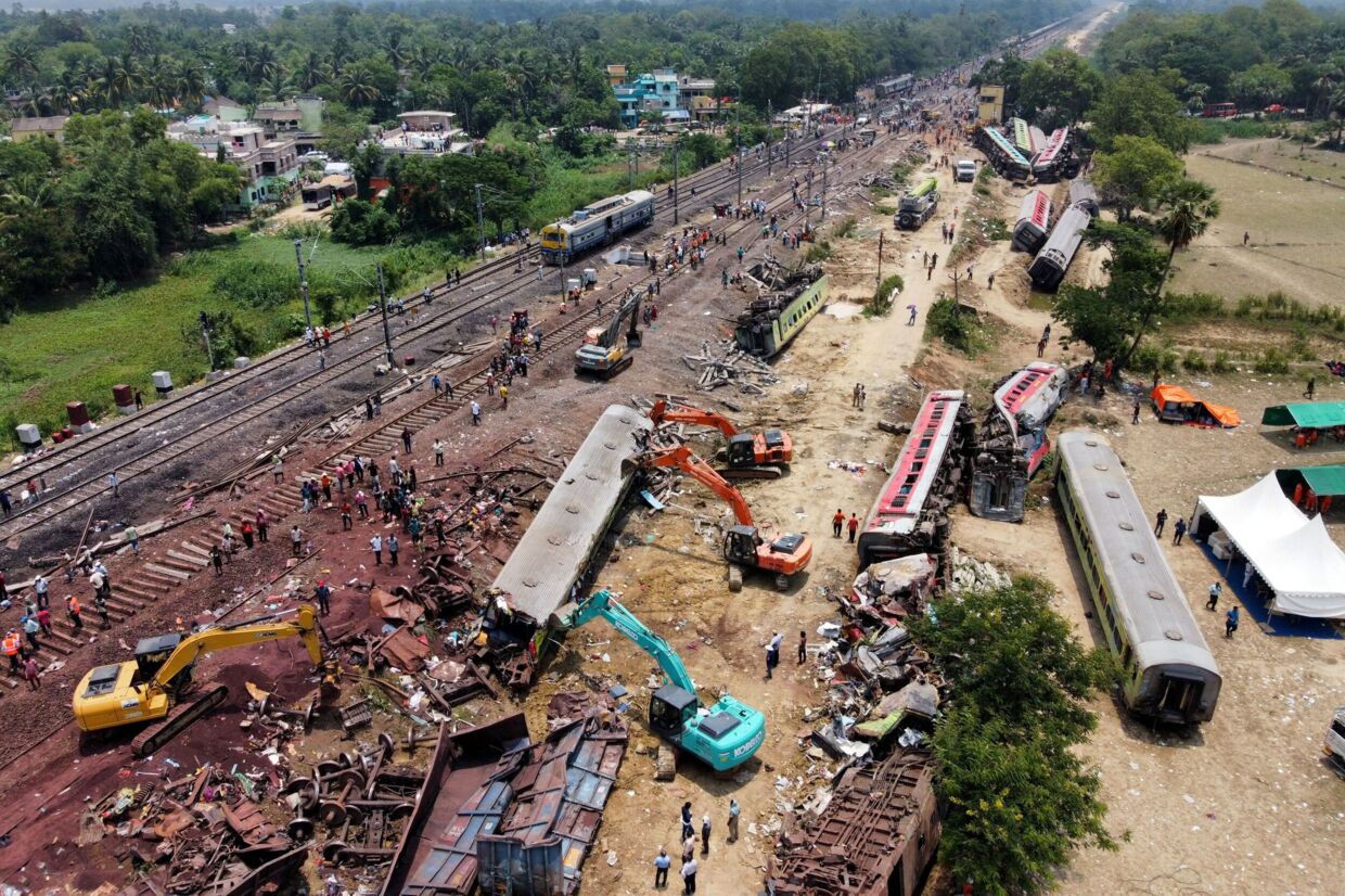 Mindst 288 mennesker mistede livet i lørdagens togulykke. Yderligere omkring 900 kvæstede er på hospitalet.