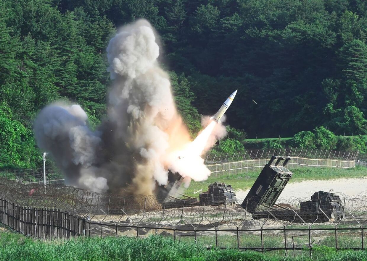 Arkivfoto fra 2017. Amerikanske og sydkoreanske tropper affyrer et MGM-140-missil under en øvelse.