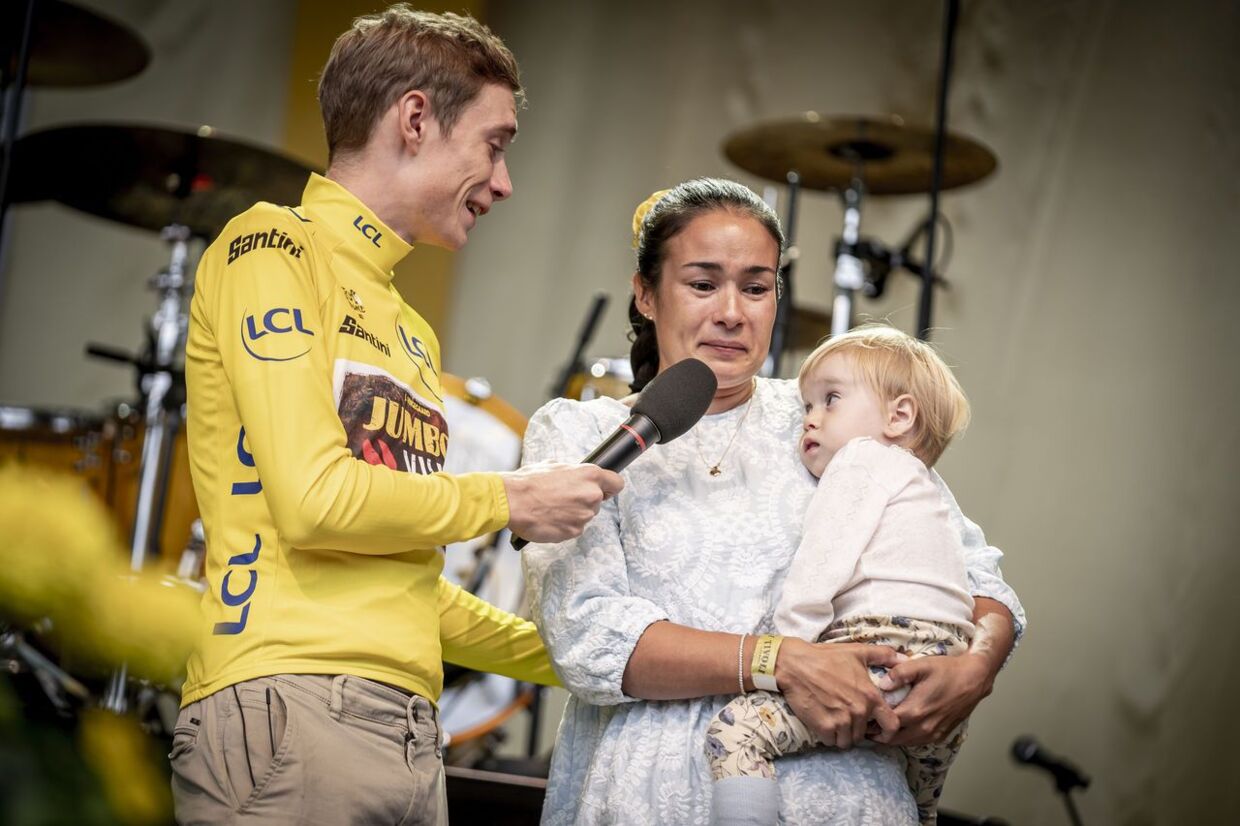 Store smil prydede Vingegaard-familiens ansigter under hele Tour de France i fjor. I disse dage er de dog rystet over tragedien i Annecy, hvor Trine og Frida befandt sig.