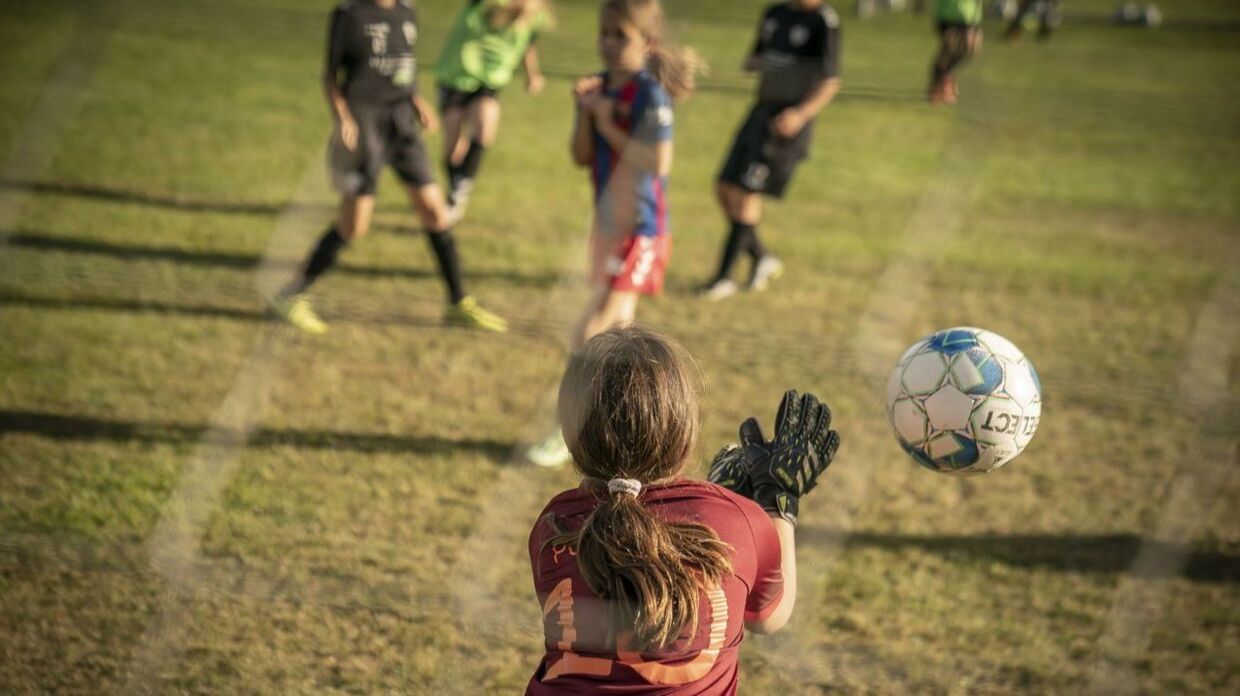 En fodboldturnering for børn i Norge har dannet ramme for masseslagsmål. 40-50 personer var involverede. Billedet har ikke noget med stævnet at gøre