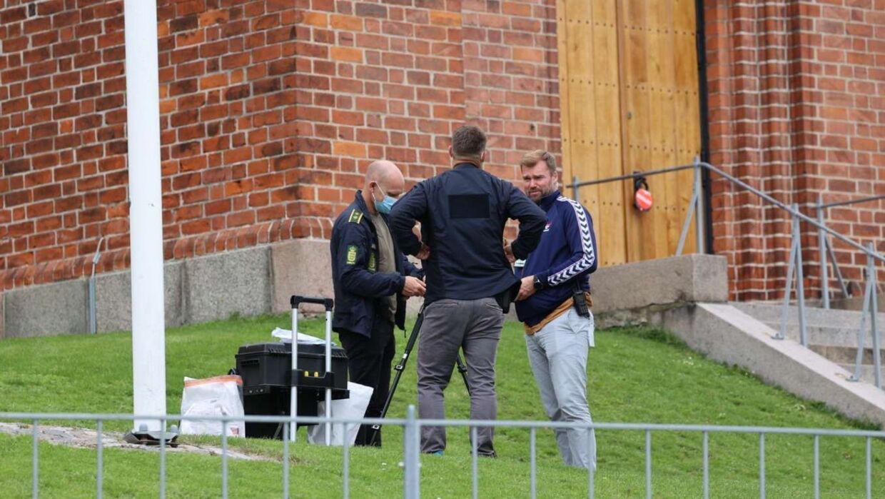 Fyns Politi er fredag formiddag til stede ved Vor Frue Kirke i Svendborg for at undersøge en hændelse.