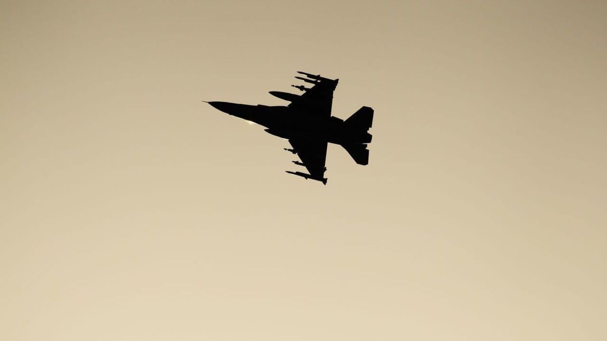 Dansk F16-jagerfly i aktion. Arkivfoto.