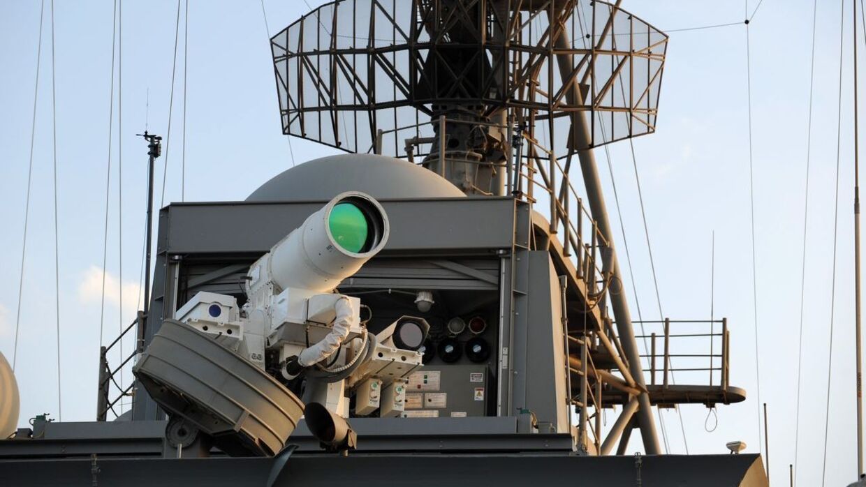 Og helt tilbage til 2014 har USA's militær delt fotos af et lasersystem ombord på et skib.