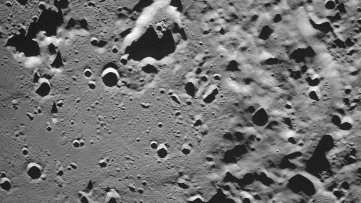 Inden kontakten lørdag blev afbrudt til Luna-25, nåede den at sende dette billede hjem af Zeeman-krateret på Månen.