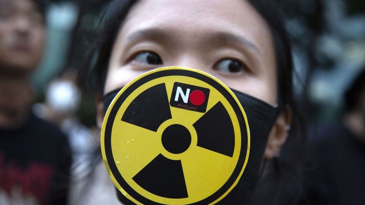 De japanske planer om at udlede mere end en million ton radioaktivt vand fra Fukushima vækker vrede og frygt i Sydkorea. Her en demonstrant fra en af de mange civile protester. 