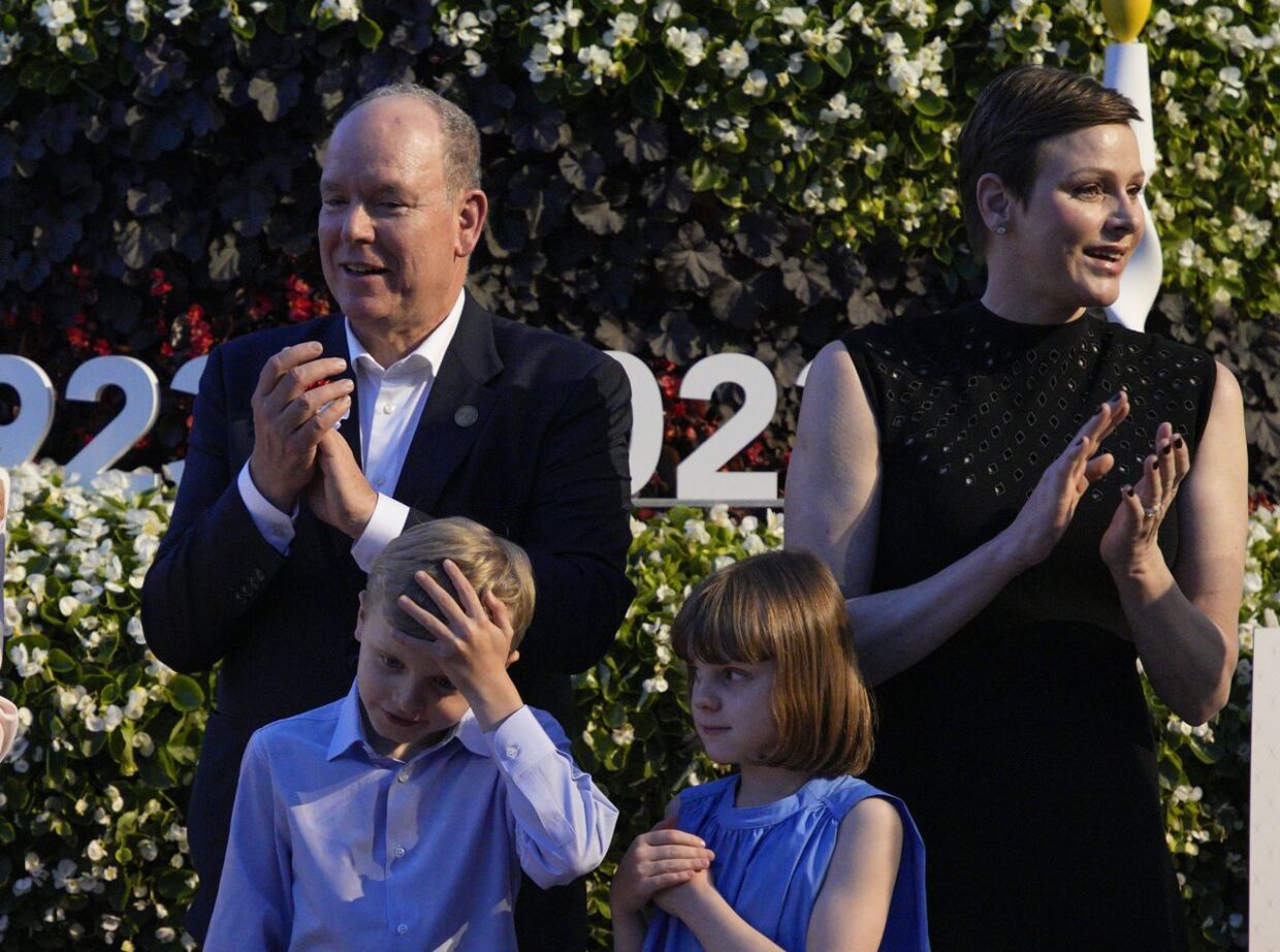 Prins Albert af Monaco og prinsesse Charlene med deres børn, tvillingerne prins Jacques og prinsesse Gabriella til en officiel royal mindehøjtidelighed i maj 2023.