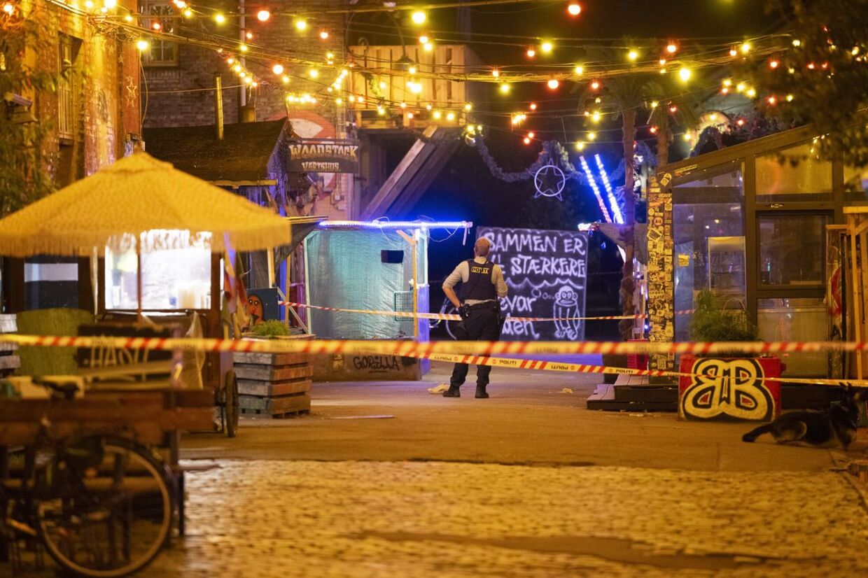 Herover ses et billede fra Christiania i weekenden, hvor en 30-årig mand blev dræbt og flere blev såret af skud.