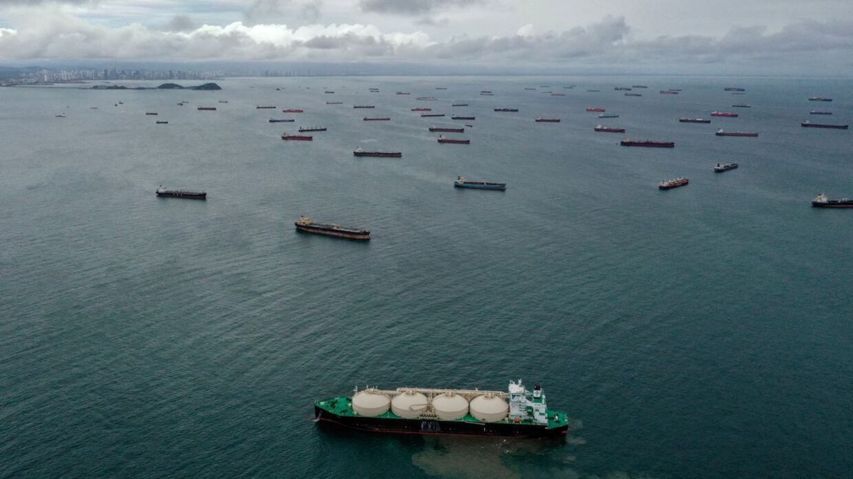 Ventende skibe ved Panamakanalen.