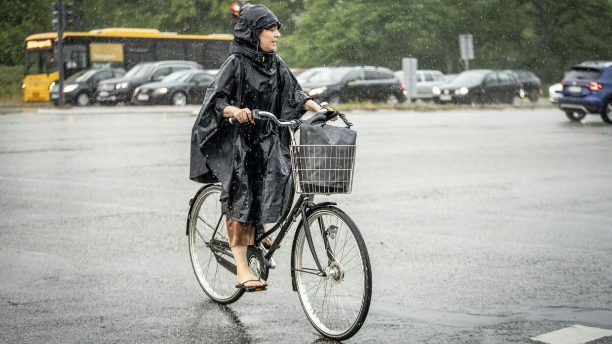 Husk regntøjet, inden du cykler hjemmefra de kommende dage. (Arkivfoto)