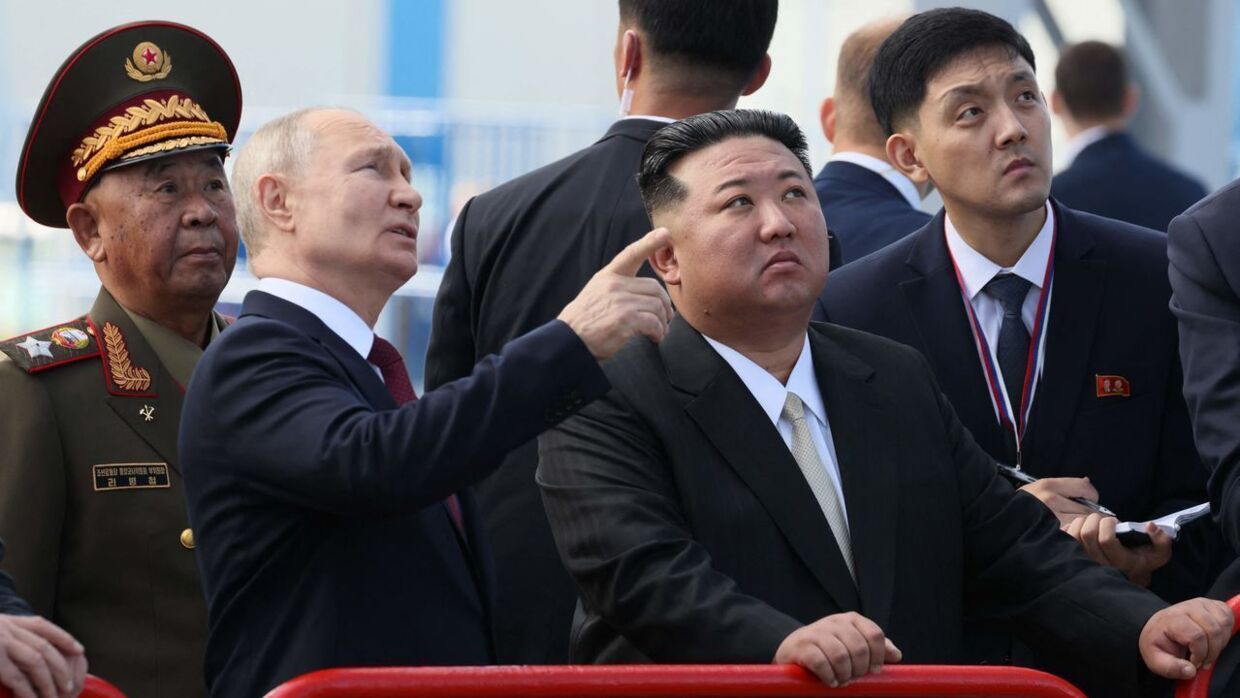 Her ses Vladimir Putin og Kim Jong-un under mødet onsdag.