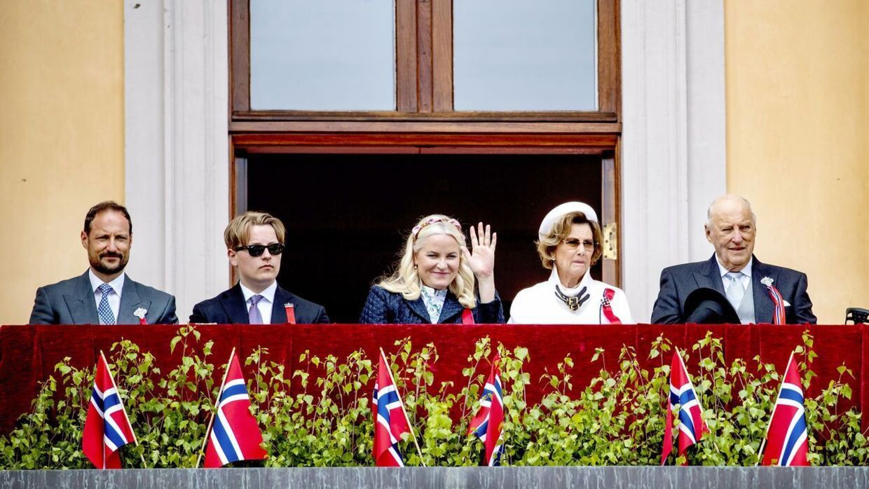 Arkivfoto af kong Harald, dronning Sonja, kronprins Haakon, kronprinsesse Mette-Marit og prins Sverre Magnus fra maj 2023.