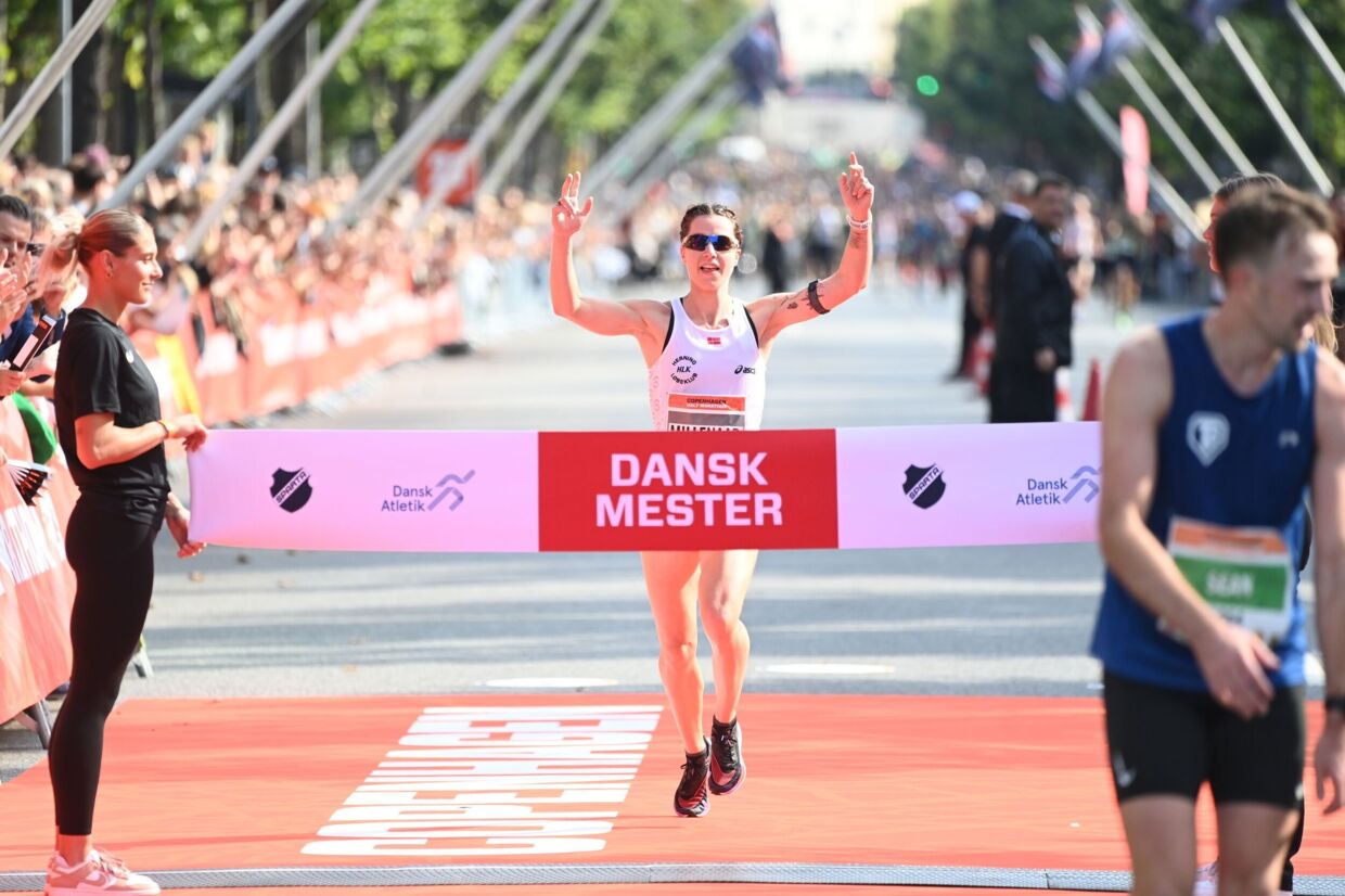Carolien Millenaard fra Herning blev dansk mester hos kvinderne i tiden 1 time, 14 minutter og 50 sekunder.