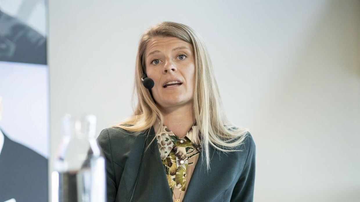 Beskæftigelsesminister Ane Halsboe-Jørgensen afviser, at regeringen ødelægger den danske model, men forklarer også, at lønudspillet er ekstraordinært og ikke skal gentages.