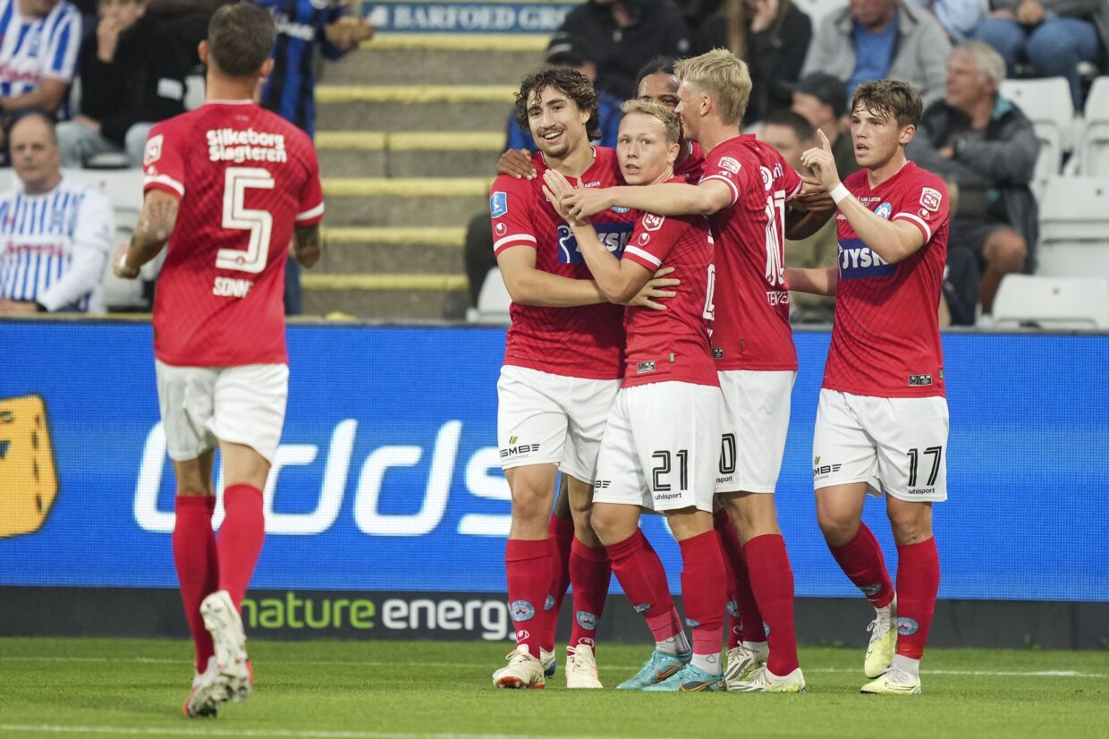 Angriberen Alexander Lind scorede mandag aften to gange i Silkeborgs 3-0-sejr over OB.