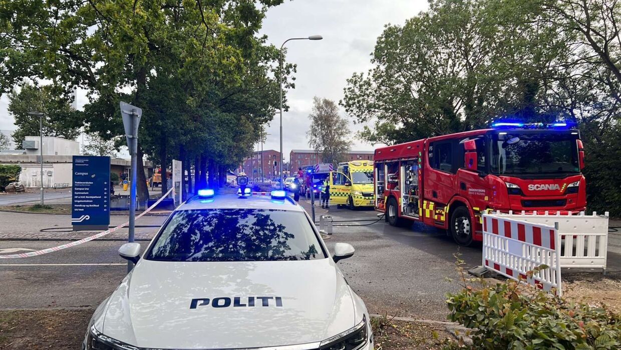 Politi og brandvæsenet er rykket massivt ud i Frederikssund, hvor der er melding om en brand. 