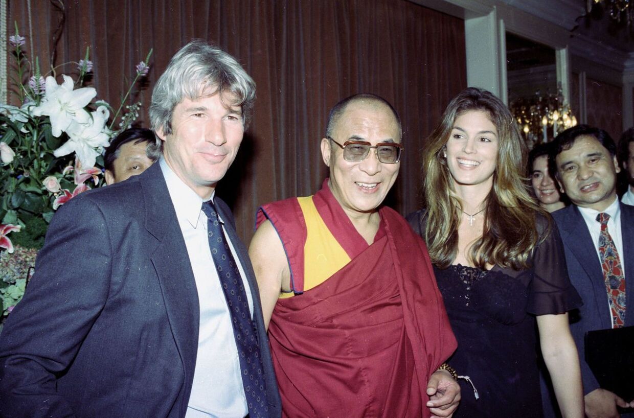 Skuespiller Richard Gere, Dalai Lama og supermodel Cindy Crawford til en vedgørenhedsmildag i 1993.