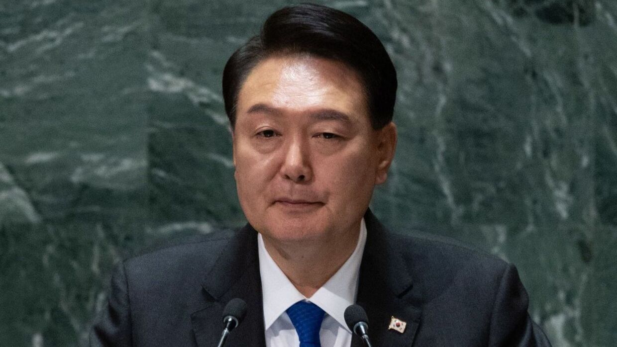Sydkoreas præsident, Yoon Suk Yeol, har været præsident siden maj 2022 og har tidligere været rigsadvokat i landet. 