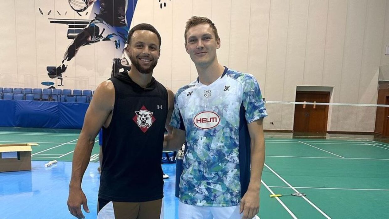 Viktor Axelsen mødte NBA-stjernen Stephen Curry.