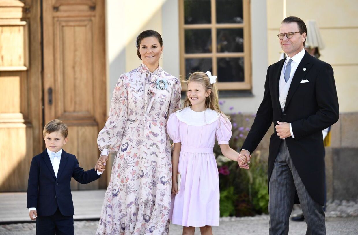 Den svenske kronprinsesse Victoria og prinsesse Estelle kommer til prins Christians fødselsdag. Kronprinsessens mand, prins Daniel, og parrets yngste søn, prins Oscar, deltager ikke.