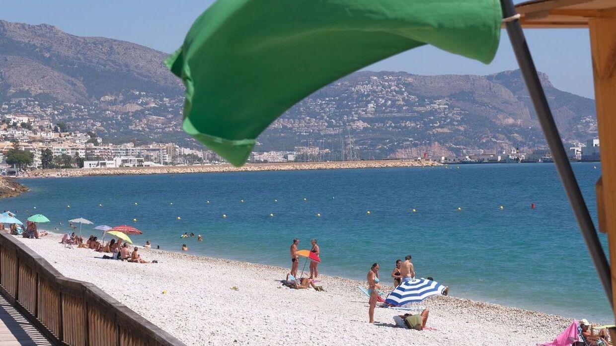 Arkivfoto fra strand ved den østspanske by Alicante.