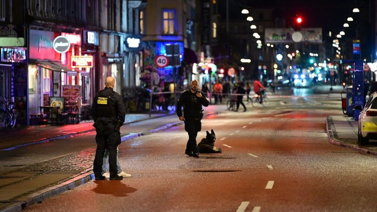 Politiet i aktion efter knivstikkeri på Nørrebro. Foto: Anthon Unger 