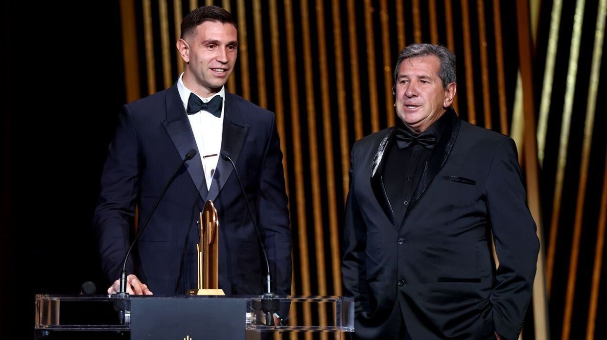 Emiliano Martinez modtog prisen som bedste målmand.