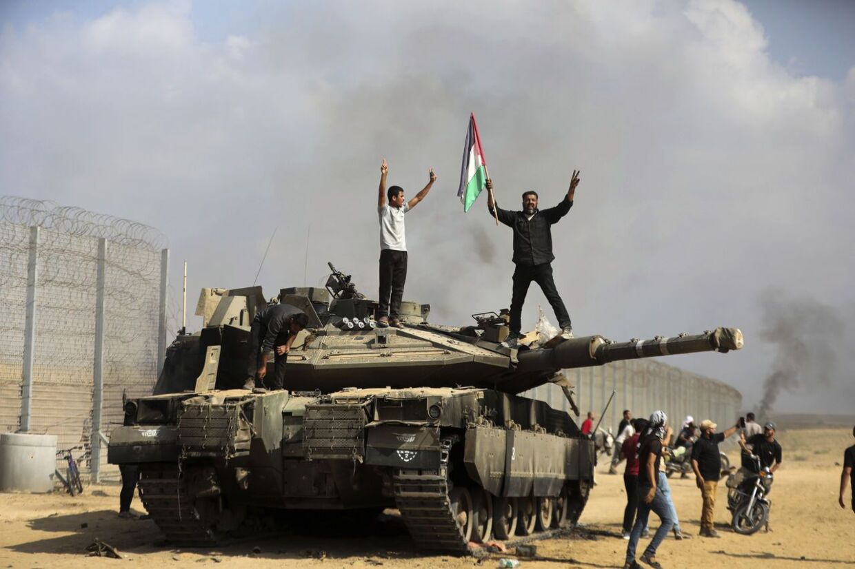 Flere af fotograferne har taget billeder af tanken ved grænsen mellem Gaza og Israel.