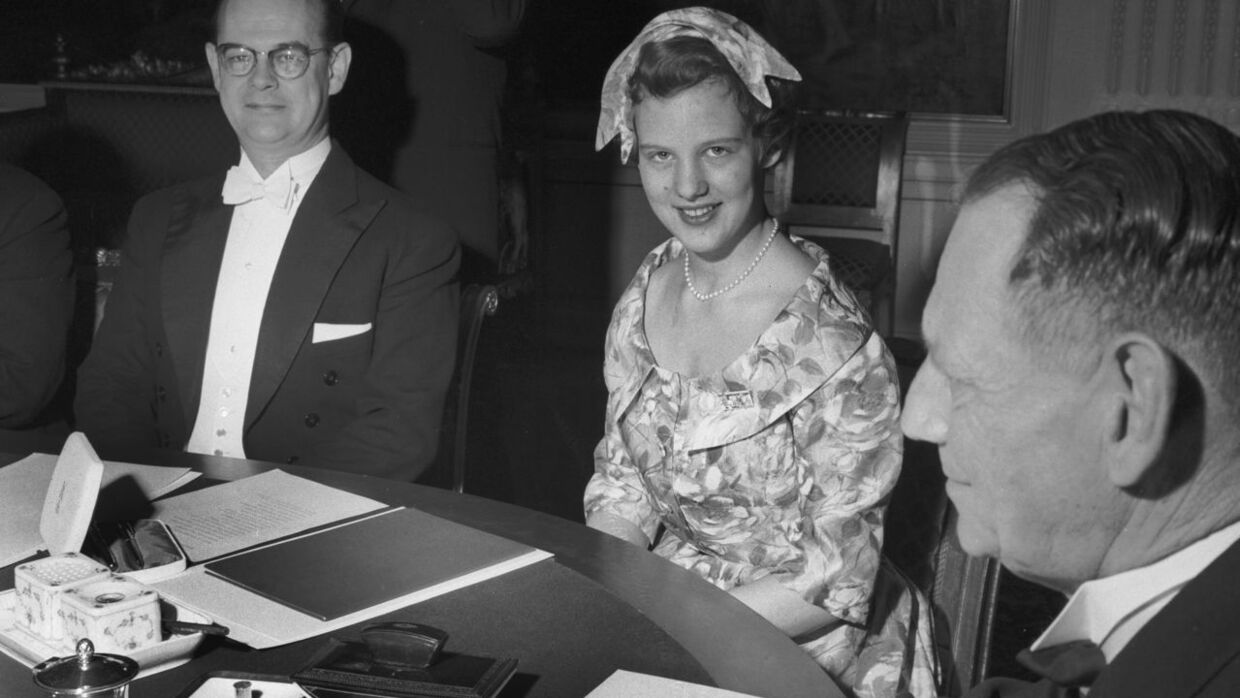 Sådan så det ud, da dronning Margrethe i 1958 havde sit første møde i Statsrådet.