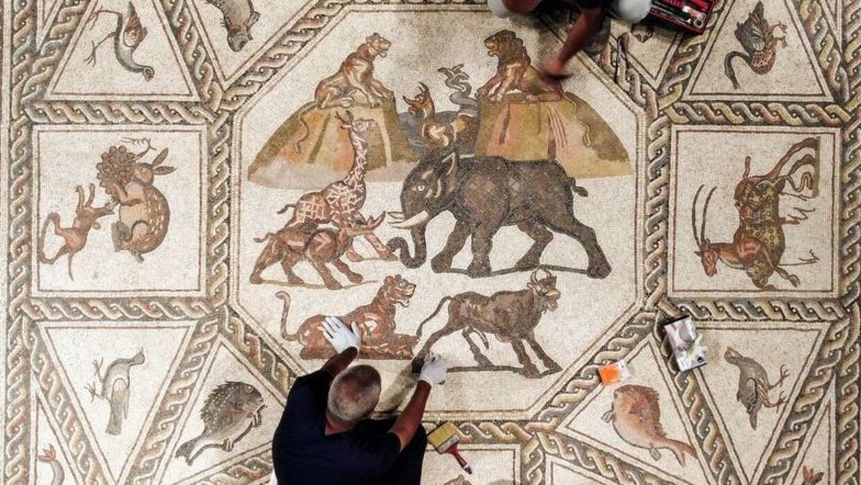 Her ses anden – autentisk – romersk mosaik.