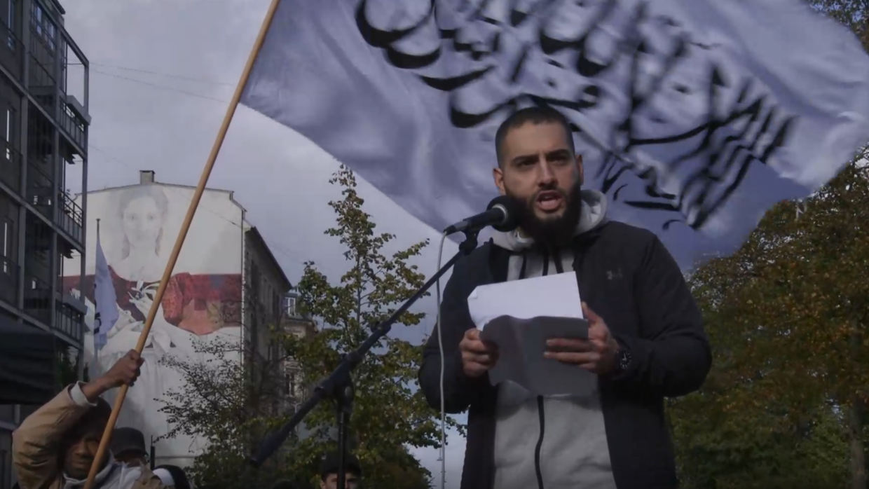 Sam Mohabbat talte ved demonstrationen 10. oktober på Den Røde Plads på Nørrebro.
