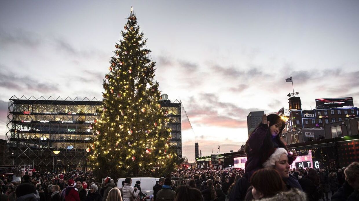 Juletræet på Rådhuspladsen tændes hvert år den første søndag i advent. 